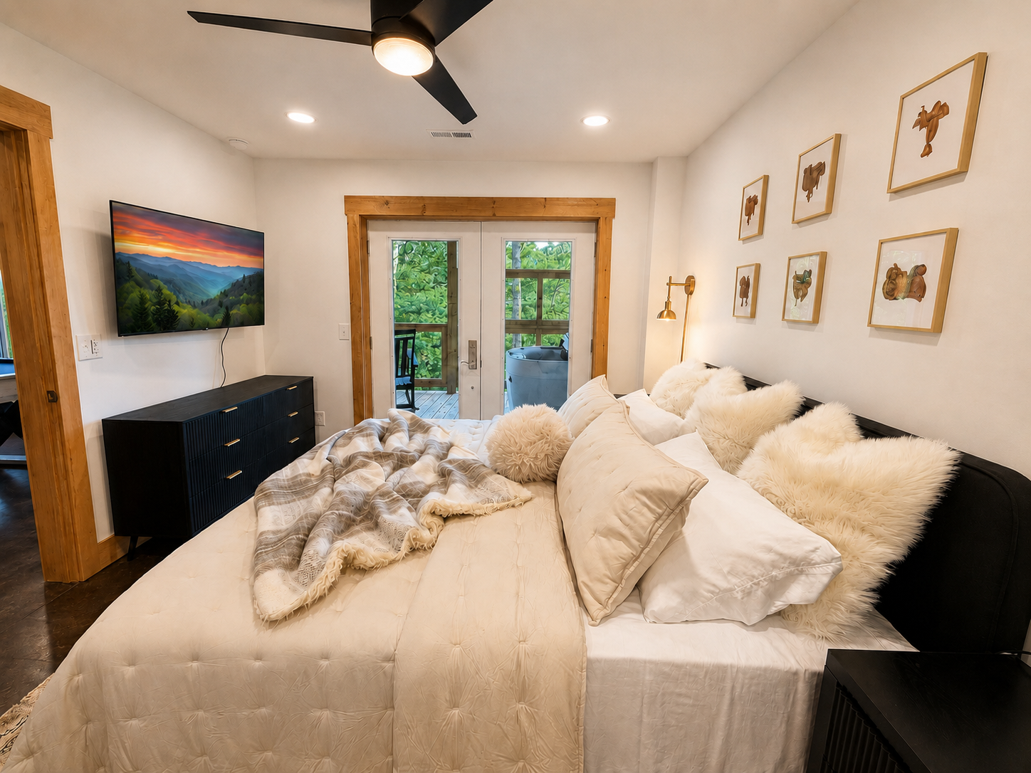 The Smoky Reserve — Guest Bedroom